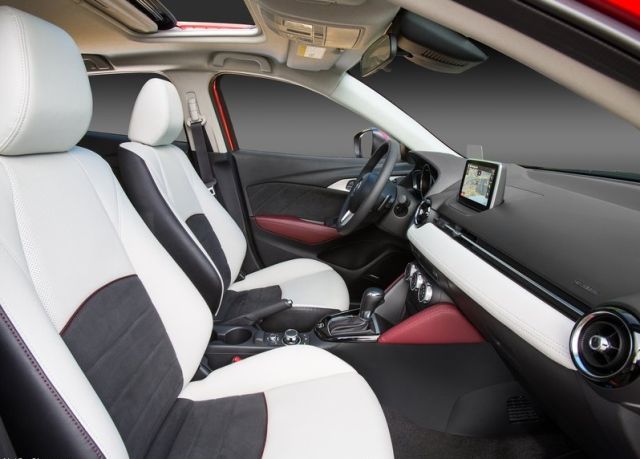 CX-3 bagaj ve arka bölüm görünümü