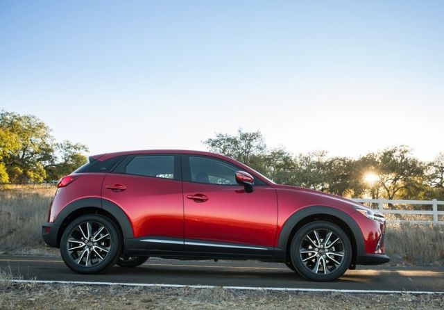 CX-3 arka üç çeyrek görünüm