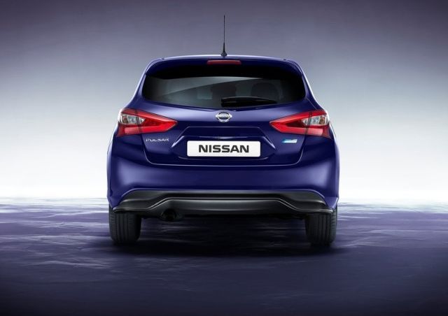 Nissan Pulsar arkadan görünüm