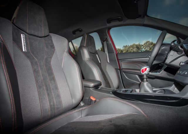 Peugeot 308 GTi Peugeot Sport otomobili