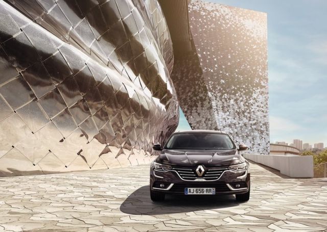 Talisman sedan kokpit ve R-Link 2 ekranı