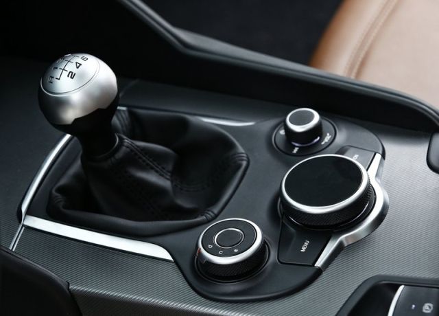 Alfa Romeo Giulia arşiv görseli 8