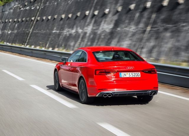Audi S5 Coupe arka sürüş görünümü