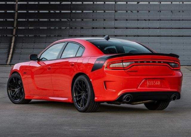 Dodge Charger Daytona 392 arka üç çeyrek görünümü