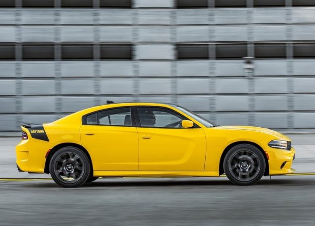 Dodge Charger Daytona yan profil ve 20 inç jantlar
