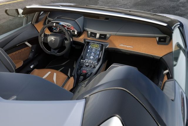 Centenario Roadster dış tasarım görseli 6