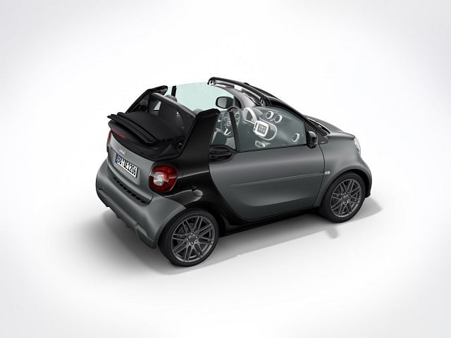 smart fortwo cabrio tavanı açık arka üç çeyrek görünüm