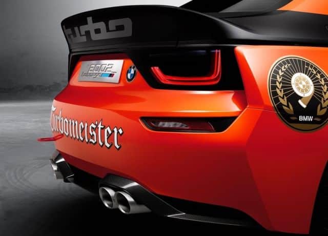 BMW 2002 Hommage arka bölüm ve turbo yazılı spoiler