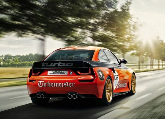 BMW 2002 Hommage Turbomeister yolda arka üç çeyrek görünüm