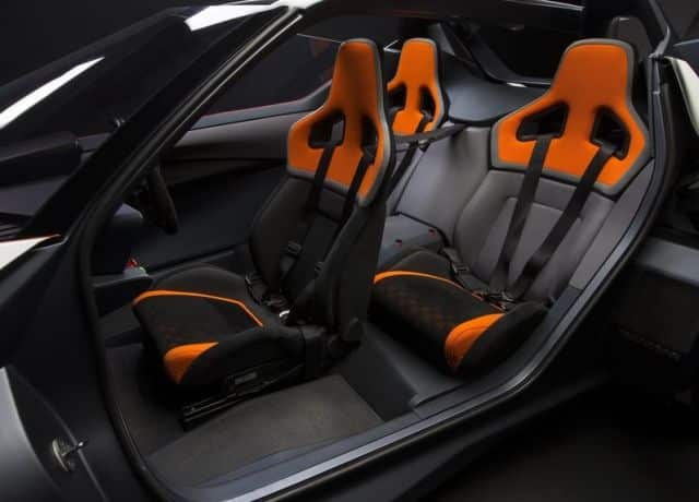 Nissan Bladeglider kokpit ve koltuk düzeni