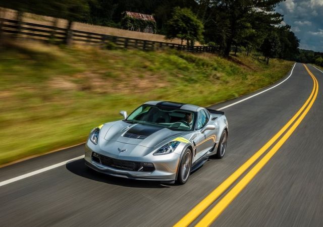 Corvette Grand Sport arka üç çeyrek görünüm