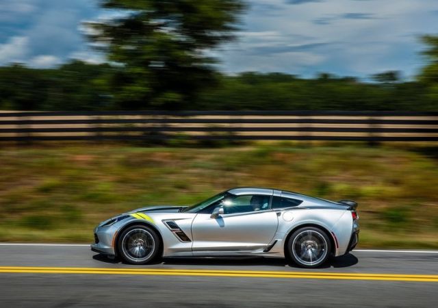 Corvette Grand Sport geniş çamurluk ve jant görünümü