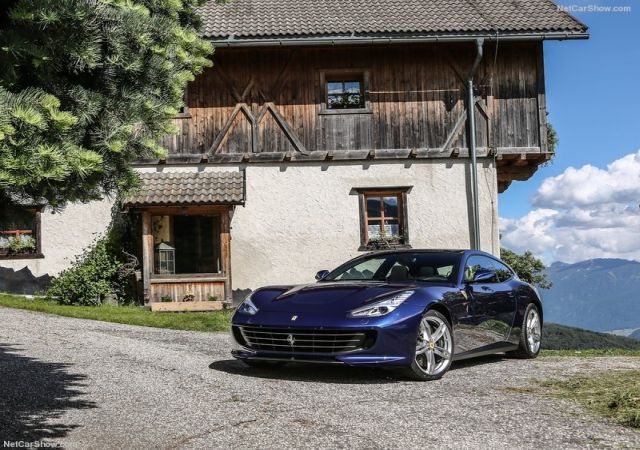 Ferrari GTC4Lusso arka bölüm görünümü