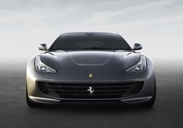 Ferrari GTC4Lusso ön cephe görünümü