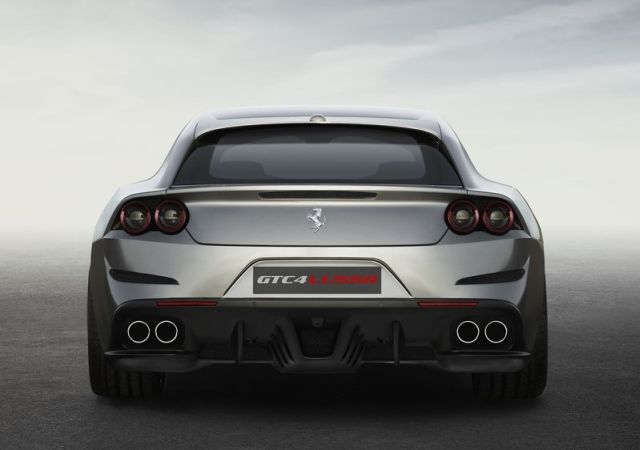 Ferrari GTC4Lusso arka cephe görünümü