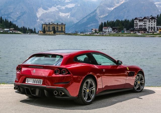 Ferrari GTC4Lusso ön tasarımı