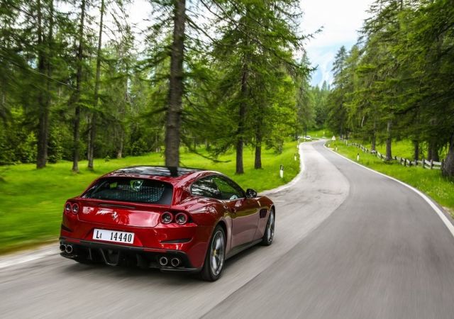 Ferrari GTC4Lusso arka tasarımı