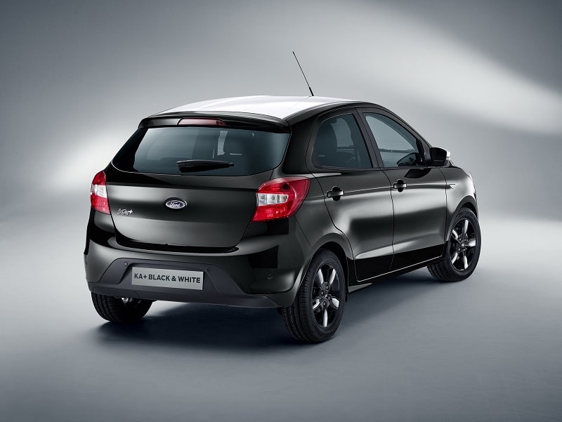 Siyah Ford Ka+ Black Edition arka üç çeyrek görünüş