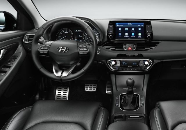 Hyundai i30 direksiyon gösterge paneli ve orta konsol