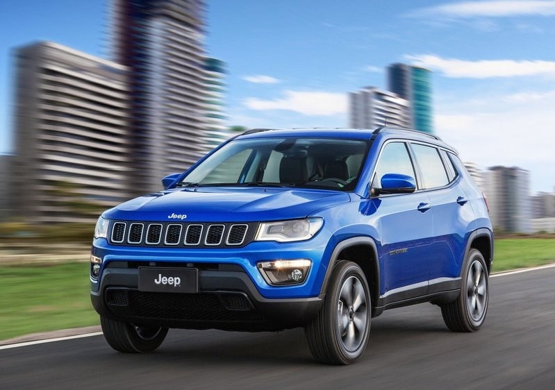Jeep Compass ön bölüm ve yedi yarıklı ızgara