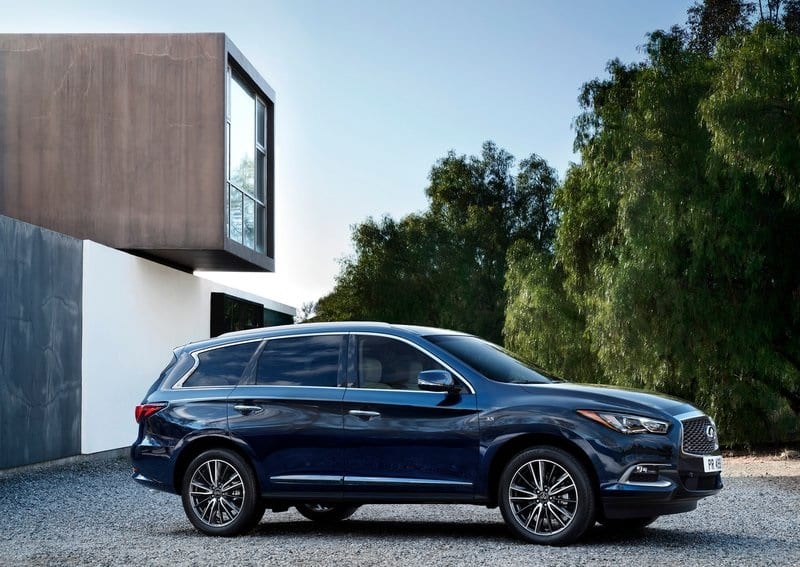 Infiniti QX60 arka üç çeyrek görünümü