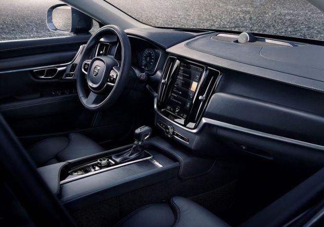 V90 Cross Country arka ve yan görünüm