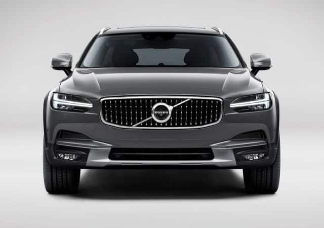 V90 Cross Country arka üç çeyrek görünümü