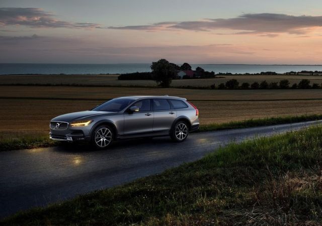 V90 Cross Country açık arazi görünümü