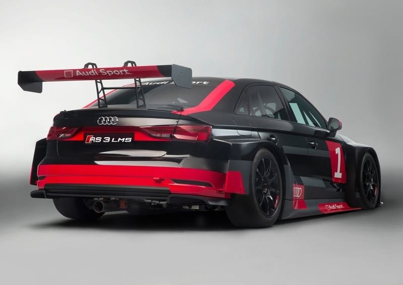Audi RS 3 LMS ön tasarım ve geniş çamurluklar