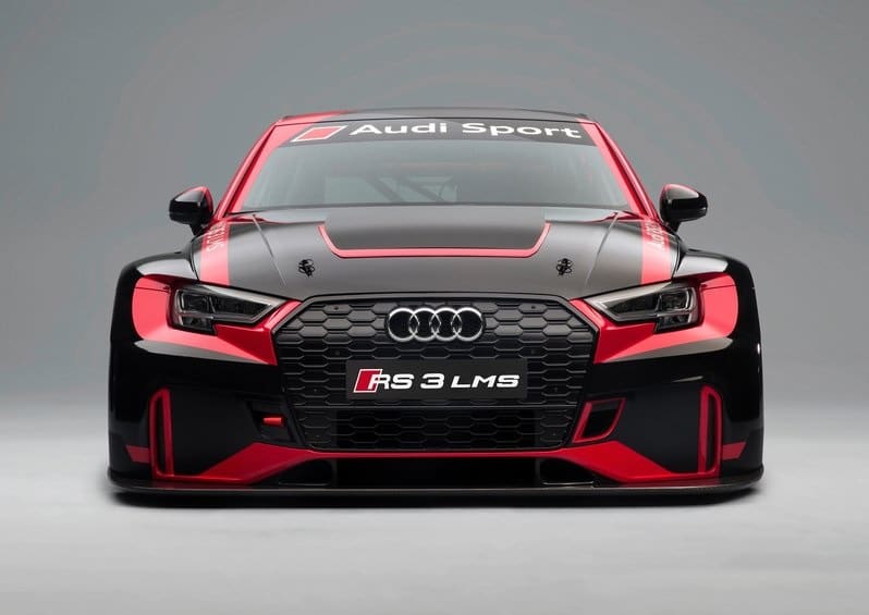 Audi RS 3 LMS arka kanat ve yarış gövdesi