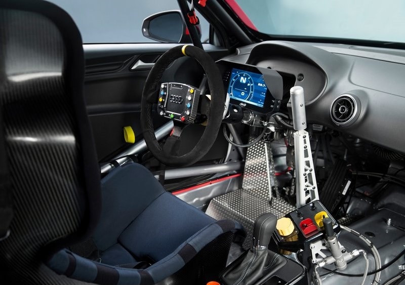 Audi RS 3 LMS arka üç çeyrek görünüm