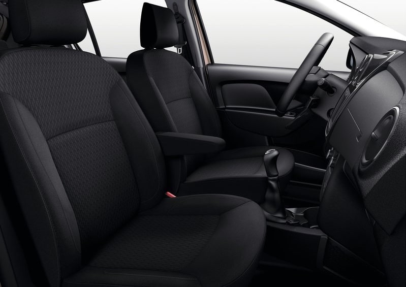 Dacia Sandero kabin ve direksiyon görünümü