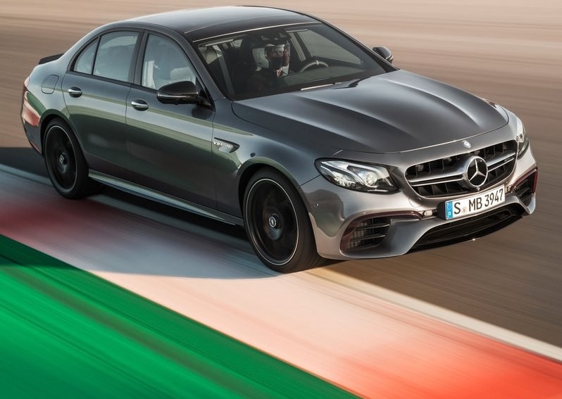 Mercedes-AMG sedan yan görünüm
