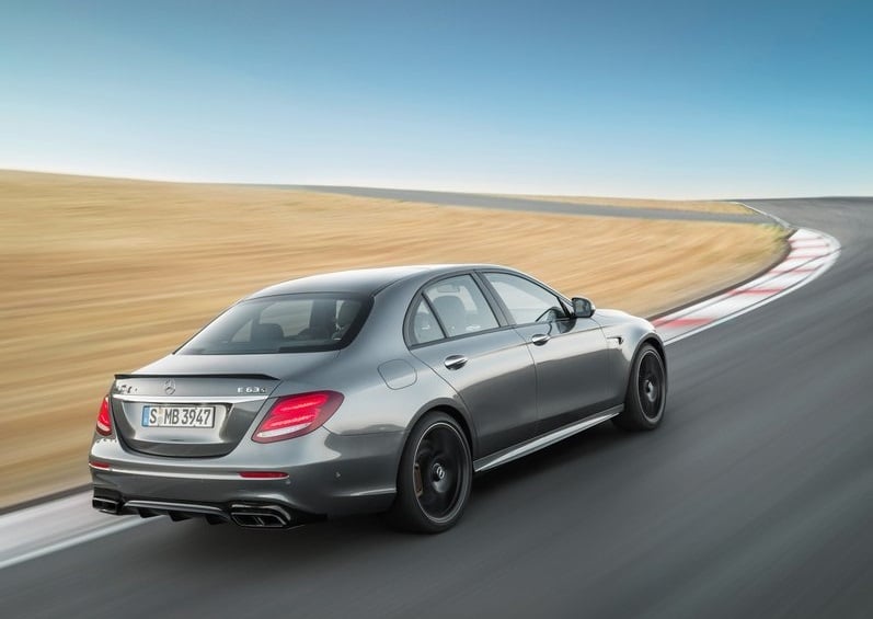 Mercedes-AMG sedan tasarım detayı