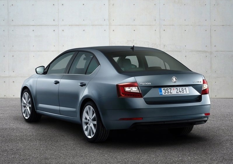 Skoda Octavia makyajlı ön bölüm ve gövde görünümü