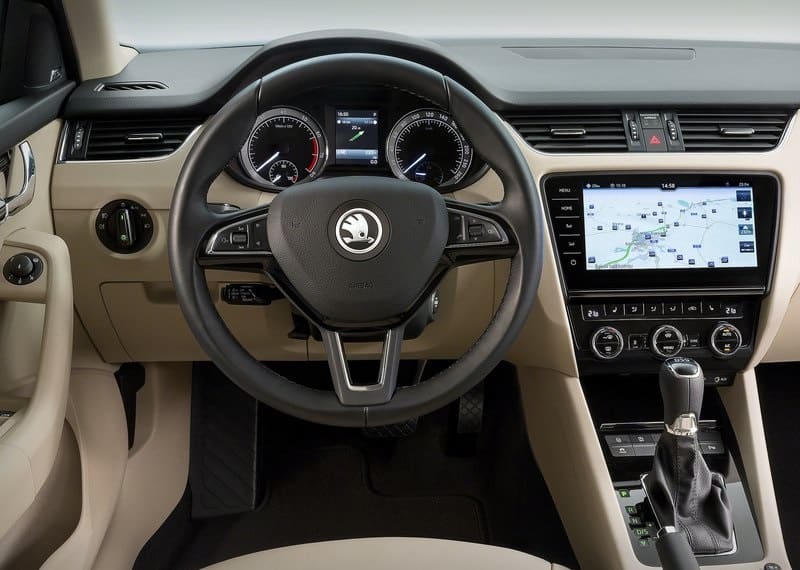 Skoda Octavia yenilenen dış tasarım görünümü