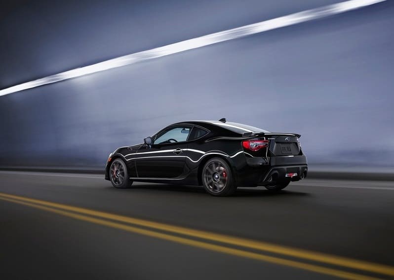 Subaru BRZ direksiyon ve iç mekan detayları