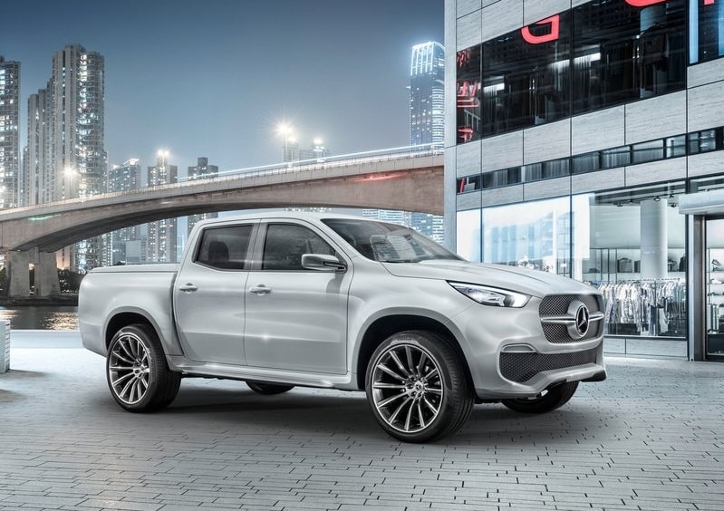 Mercedes-Benz Concept X-Class yük alanı ve arka görünümü