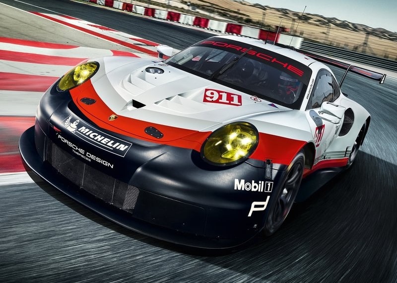 Porsche 911 RSR pistte önden görünüm