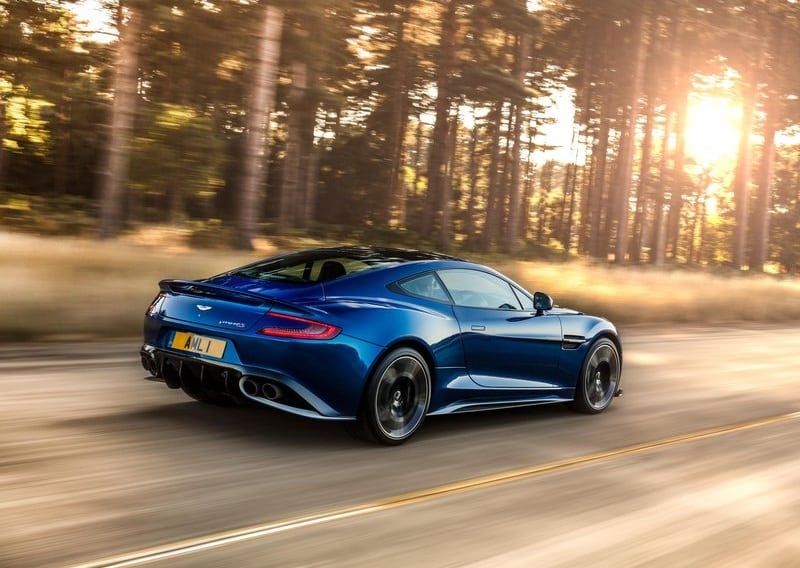 Aston Martin Vanquish S arka üç çeyrek görünüm
