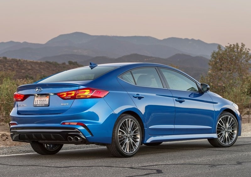 Hyundai Elantra Sport arşiv fotoğrafı 2