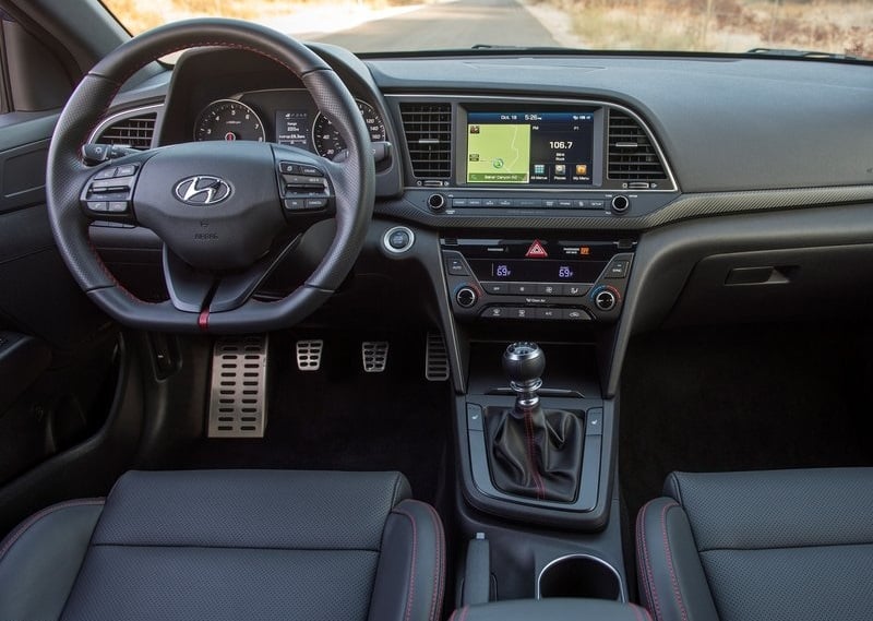Hyundai Elantra Sport arşiv fotoğrafı 8