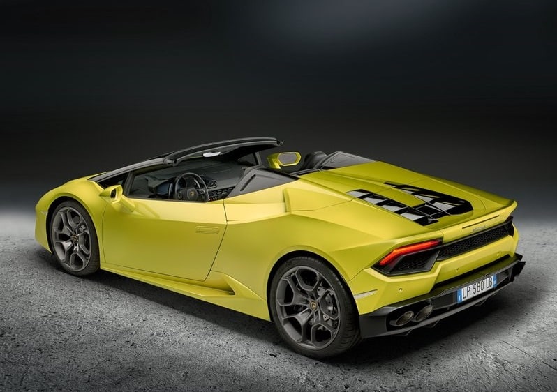 Lamborghini Huracan RWD Spyder arkadan üç çeyrek görünüm