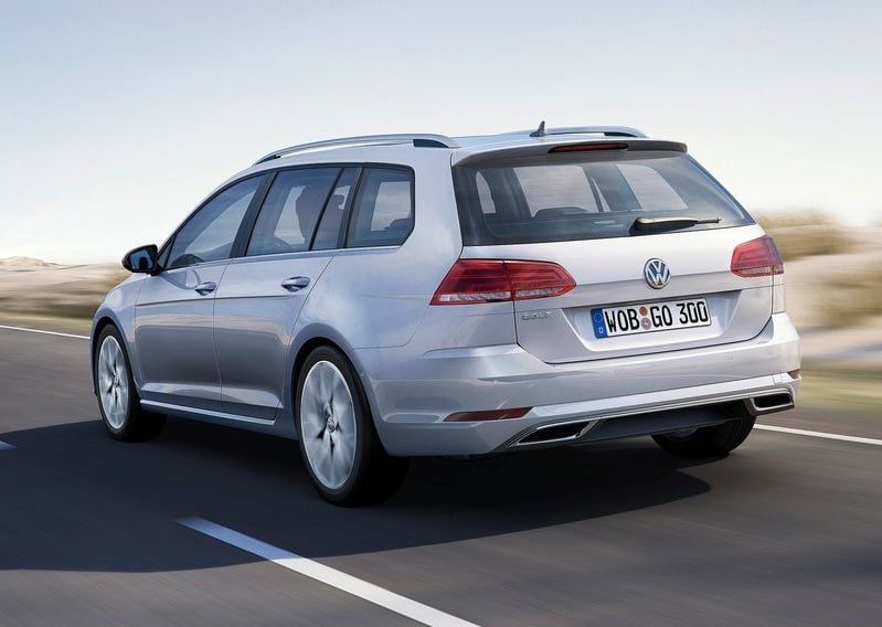 Golf Variant arka üç çeyrek sürüş görünümü