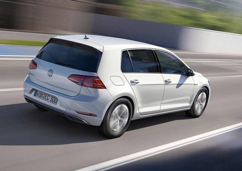 Volkswagen e-Golf hareket halinde arka görünüm