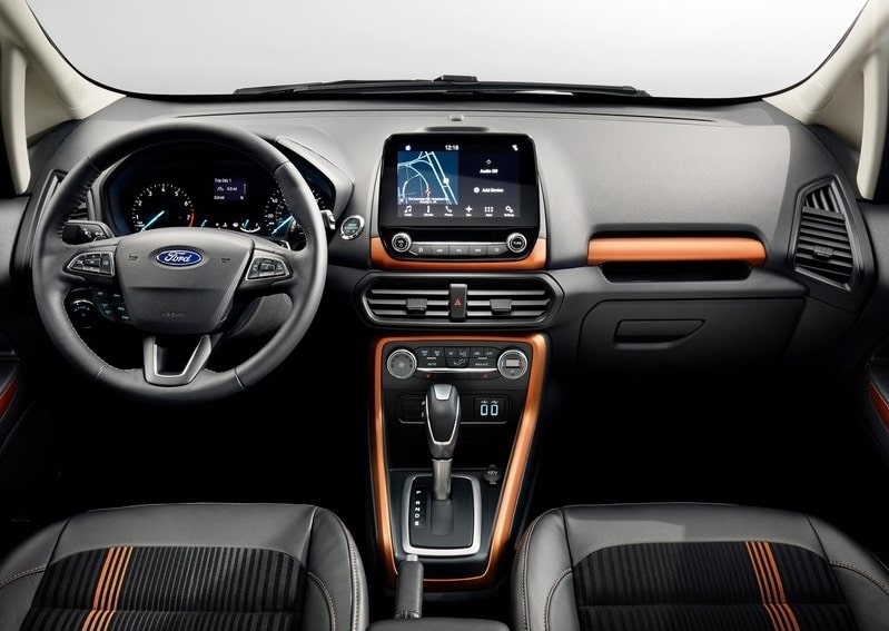 Ford EcoSport iç mekan direksiyon orta ekran ve otomatik vites