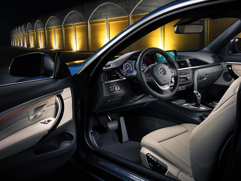 ALPINA B4 Bi-Turbo Coupé kokpit ve gösterge paneli