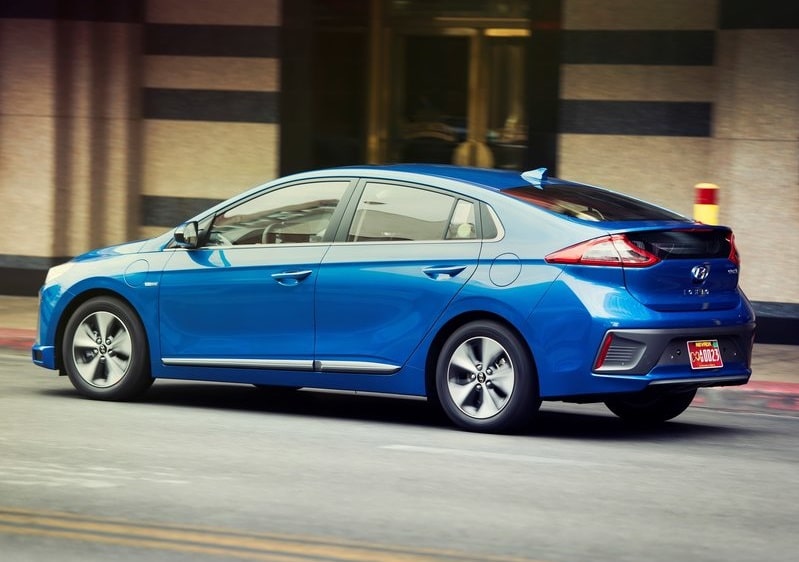 Hyundai Ioniq otonom prototipi arka üç çeyrek görünüm