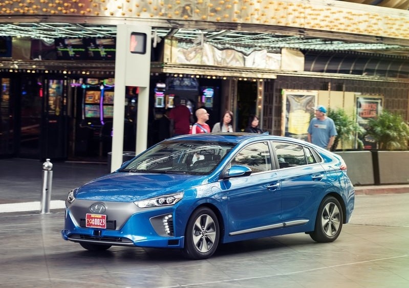Hyundai Ioniq otonom sürüş prototipi şehir içinde