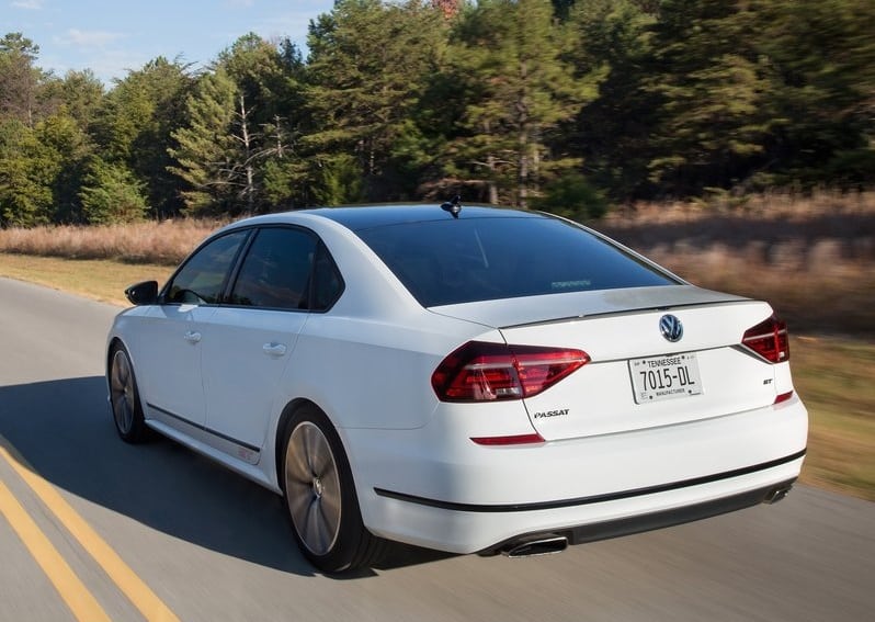 Passat GT konsepti ön tasarım ve kırmızı ızgara detayları